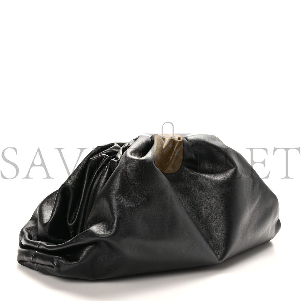 bo*te*ga Ve*ne*ta smooth butter calf the pouch oversized clutch black (38*18*8cm)